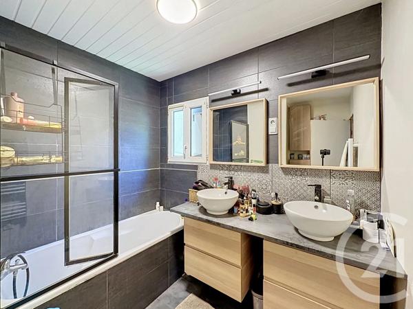Maison à vendre  5 pièces - 116 m 2   ST PRIEST  - 69