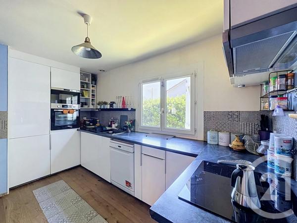 Maison à vendre  5 pièces - 116 m 2   ST PRIEST  - 69