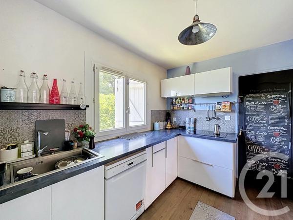 Maison à vendre  5 pièces - 116 m 2   ST PRIEST  - 69