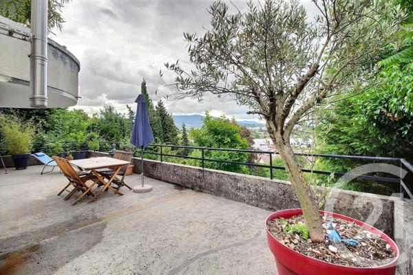 Maison à vendre  8 pièces - 200 m 2   GAILLARD  - 74