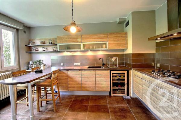 Maison à vendre  8 pièces - 200 m 2   GAILLARD  - 74