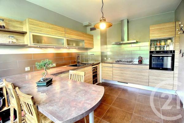 Maison à vendre  8 pièces - 200 m 2   GAILLARD  - 74