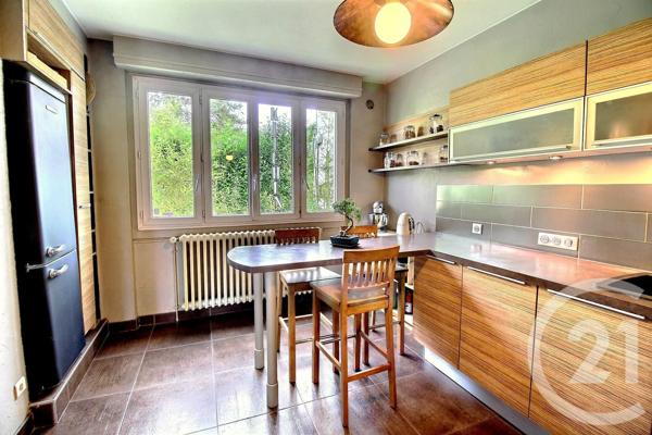 Maison à vendre  8 pièces - 200 m 2   GAILLARD  - 74