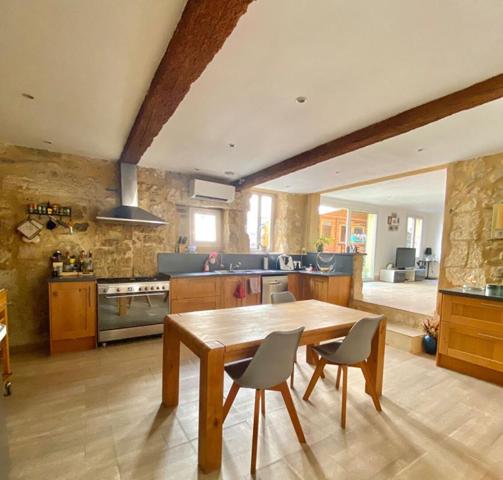 Appartement 4 pièces 100 m2 avec cour et Garage