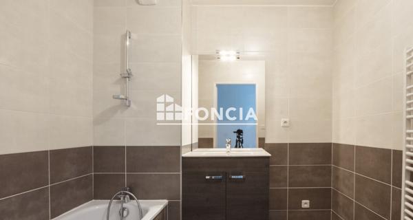 Location Appartement 3 pièces 61.7 m² - Bron 69500