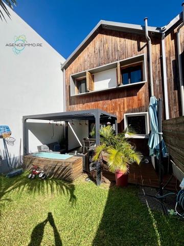 Maison F4 mitoyenne de 102 m2 Résidence LIMA à la Possession.