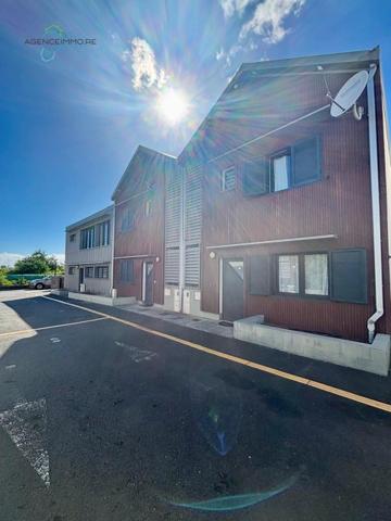 Maison F4 mitoyenne de 102 m2 Résidence LIMA à la Possession.