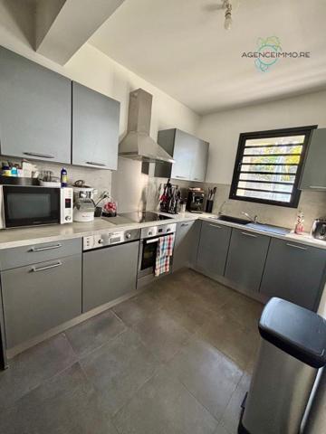 Maison F4 mitoyenne de 102 m2 Résidence LIMA à la Possession.