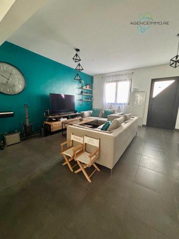 Maison F4 mitoyenne de 102 m2 Résidence LIMA à la Possession.