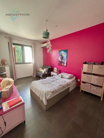 Maison F4 mitoyenne de 102 m2 Résidence LIMA à la Possession.