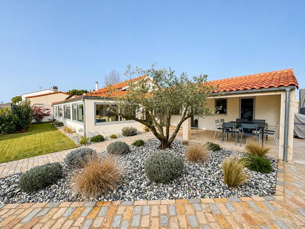 Maison de Standing avec piscine - 5 pièces - Châtelaillon-Plage / Les Boucholeurs €550 000 ** - Référence JH673D4