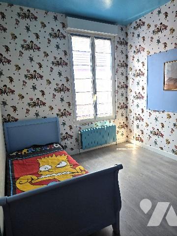 Maison de ville d'environ 207 m² habitables, située dans le quartier Mairie