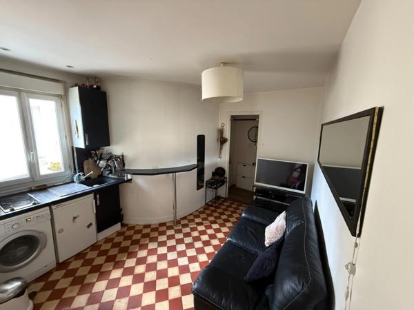 PARIS 18EME - 2 PIÈCES - 30,17 M2 CARREZ - LUMINEUX - CALME - PROCHE DES TRANSPORTS, METROS, BUS, TRAM