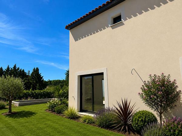 Villa 4 pièces de 96 m² avec garage et piscine sur 355 m² de terrain