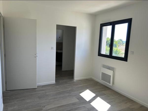 Villa 4 pièces de 96 m² avec garage et piscine sur 355 m² de terrain