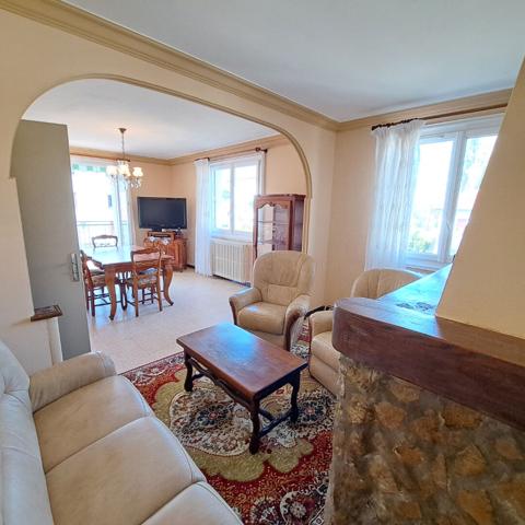 A VENDRE LAVELANET MAISON AVEC JARDIN ET 2 GARAGES / 2 APPARTEMENTS