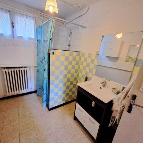 A VENDRE LAVELANET MAISON AVEC JARDIN ET 2 GARAGES / 2 APPARTEMENTS