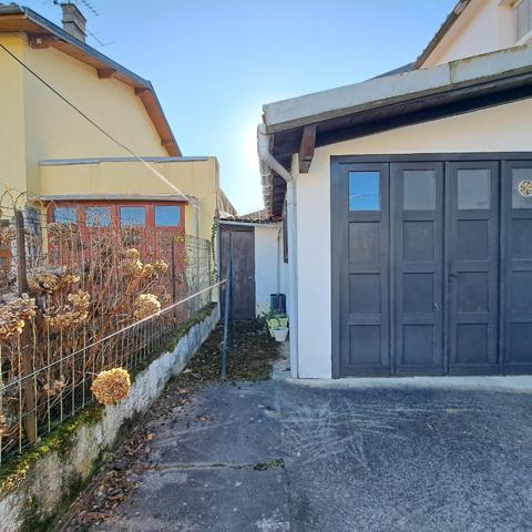 A VENDRE LAVELANET MAISON AVEC JARDIN ET 2 GARAGES / 2 APPARTEMENTS