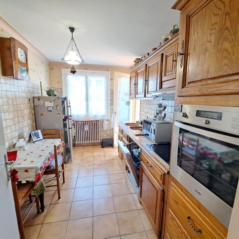 A VENDRE LAVELANET MAISON AVEC JARDIN ET 2 GARAGES / 2 APPARTEMENTS
