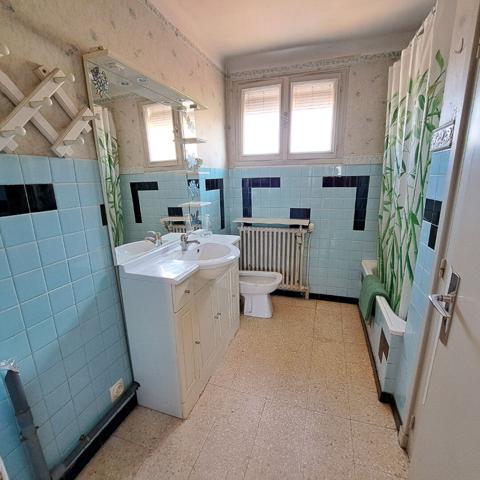 A VENDRE LAVELANET MAISON AVEC JARDIN ET 2 GARAGES / 2 APPARTEMENTS