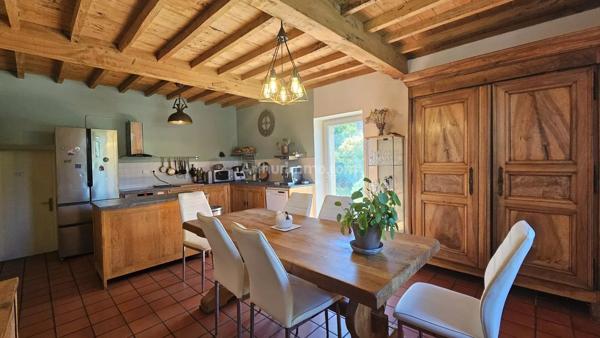 Vente                                                      Maison
                        
                     7 pièces                      180 m2                     à Les Avenières Veyrins-Thuellin