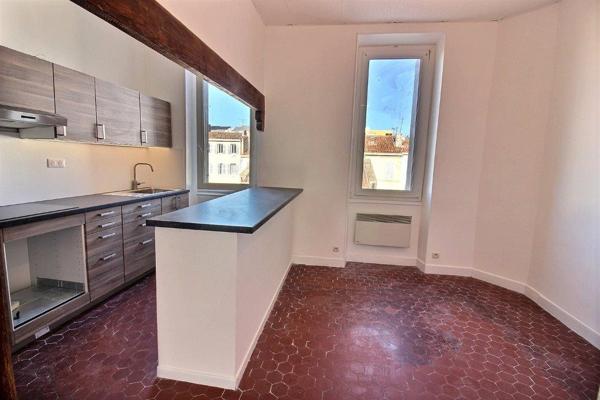MARSEILLE 13005. CHAVE/CAMAS. Appartement  en duplex de 55² + terrasse