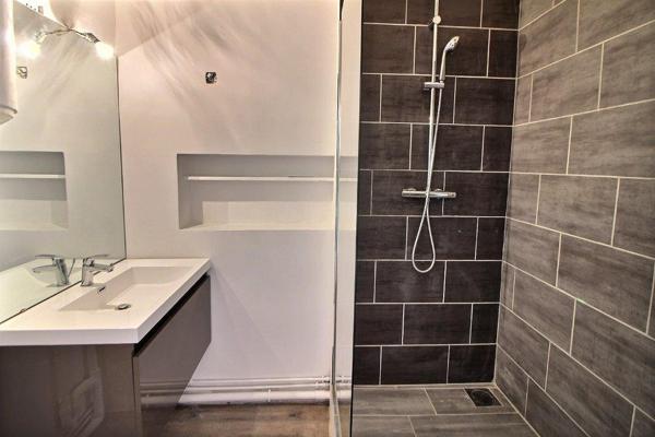 MARSEILLE 13005. CHAVE/CAMAS. Appartement  en duplex de 55² + terrasse