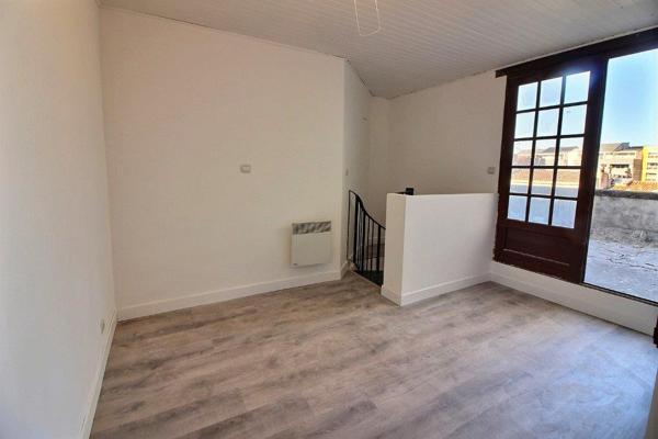 MARSEILLE 13005. CHAVE/CAMAS. Appartement  en duplex de 55² + terrasse