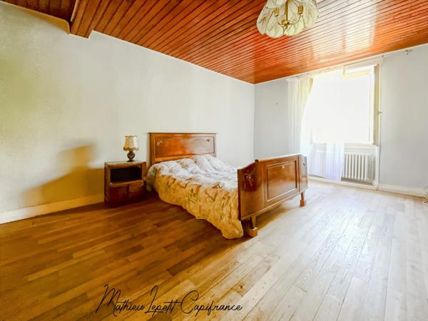 Maison à vendre 8 pièces THIVIERS (24) 170 M2 habitables, garage 52 M2 et local commercial loué