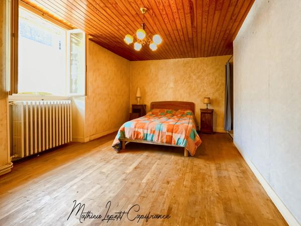 Maison à vendre 8 pièces THIVIERS (24) 170 M2 habitables, garage 52 M2 et local commercial loué