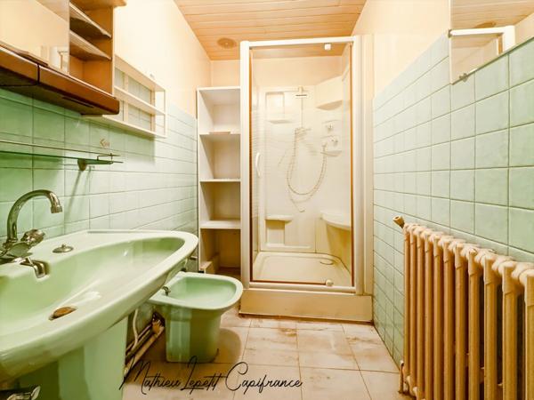 Maison à vendre 8 pièces THIVIERS (24) 170 M2 habitables, garage 52 M2 et local commercial loué