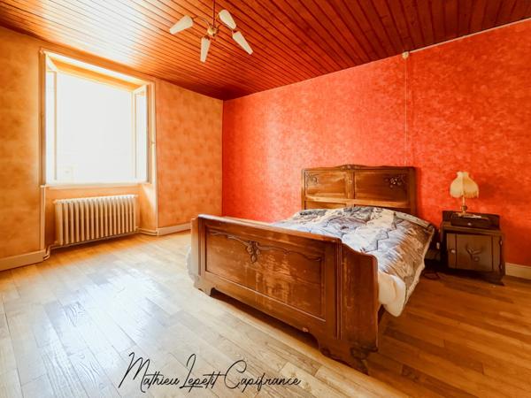 Maison à vendre 8 pièces THIVIERS (24) 170 M2 habitables, garage 52 M2 et local commercial loué