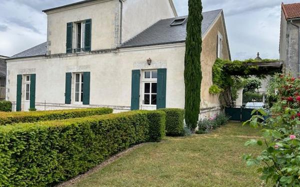 Maison à vendre    7 pièces •  Saint-Jean-d'Angély