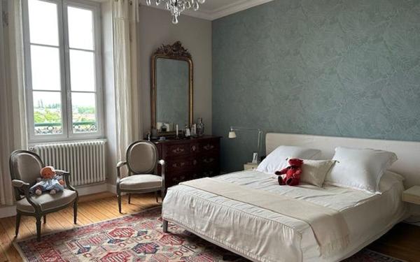 Maison à vendre    7 pièces •  Saint-Jean-d'Angély