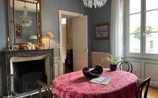 Maison à vendre    7 pièces •  Saint-Jean-d'Angély