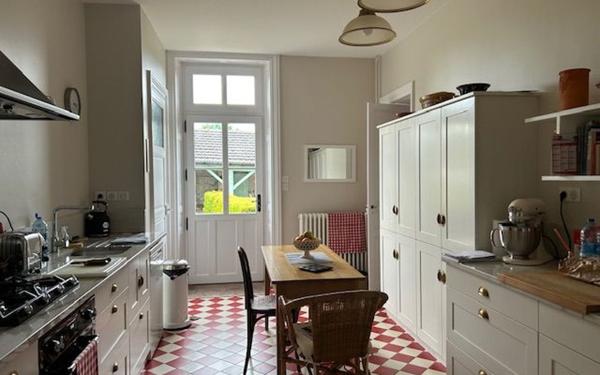 Maison à vendre    7 pièces •  Saint-Jean-d'Angély