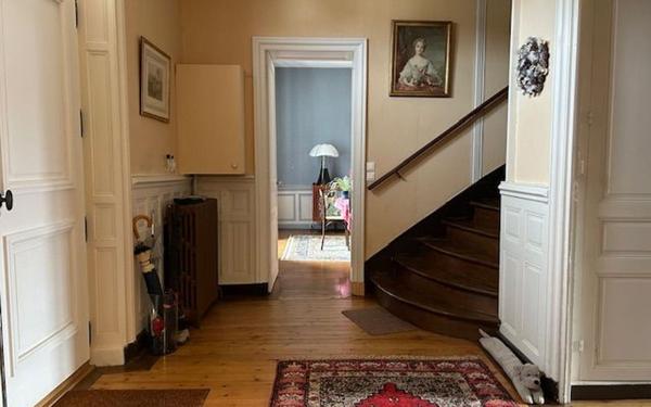 Maison à vendre    7 pièces •  Saint-Jean-d'Angély