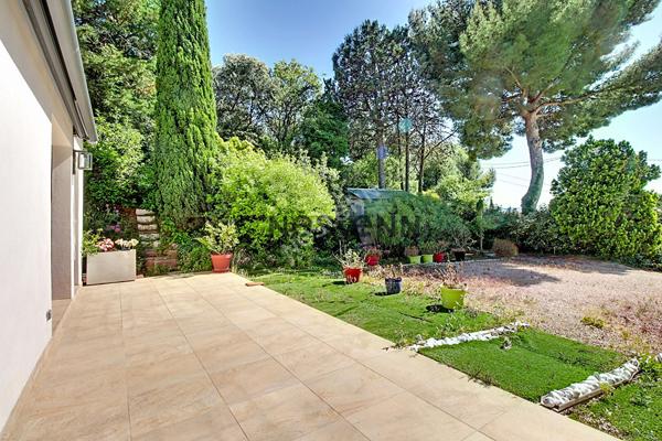VITROLLES NORD - AU PIED DU ROCHER - VILLA T4 RECENTE DE PLAIN-PIED AVEC 324 M² DE JARDIN PRIVATIF
