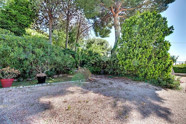 VITROLLES NORD - AU PIED DU ROCHER - VILLA T4 RECENTE DE PLAIN-PIED AVEC 324 M² DE JARDIN PRIVATIF