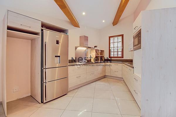 VITROLLES NORD - AU PIED DU ROCHER - VILLA T4 RECENTE DE PLAIN-PIED AVEC 324 M² DE JARDIN PRIVATIF