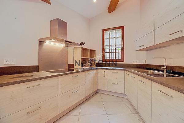 VITROLLES NORD - AU PIED DU ROCHER - VILLA T4 RECENTE DE PLAIN-PIED AVEC 324 M² DE JARDIN PRIVATIF