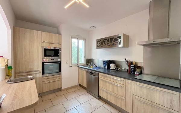 Maison à vendre    4 pièces •  Vias