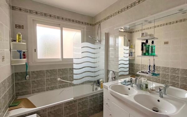 Maison à vendre    4 pièces •  Vias