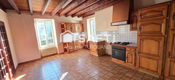 Maison d'habitation 107m², 2/3 chambres, 1hectare de terrain + dépendances