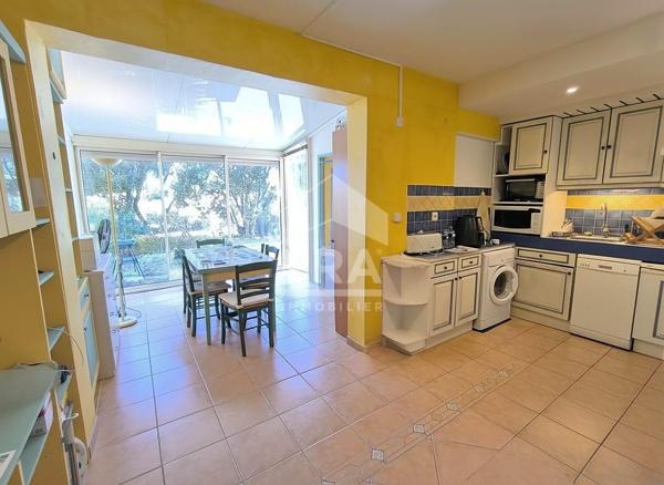 Bastidon domaine naturiste Bélézy type B2 avec jardin et véranda