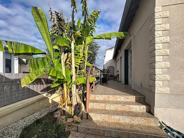 À deux pas de la place de la Ferme : une maison familiale lumineuse!