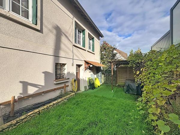 À deux pas de la place de la Ferme : une maison familiale lumineuse!