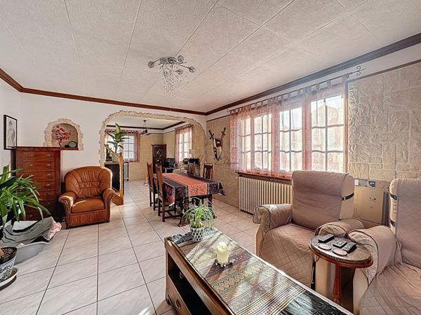 À deux pas de la place de la Ferme : une maison familiale lumineuse!