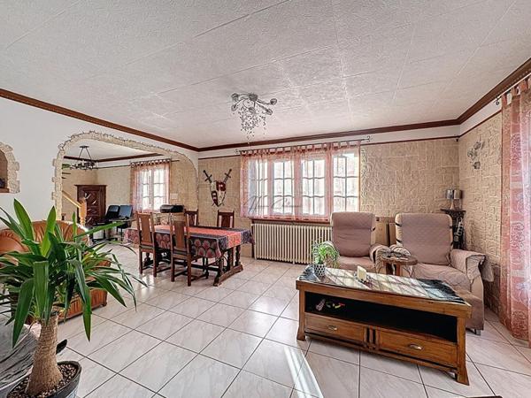 À deux pas de la place de la Ferme : une maison familiale lumineuse!