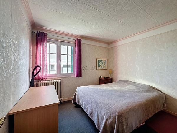 À deux pas de la place de la Ferme : une maison familiale lumineuse!